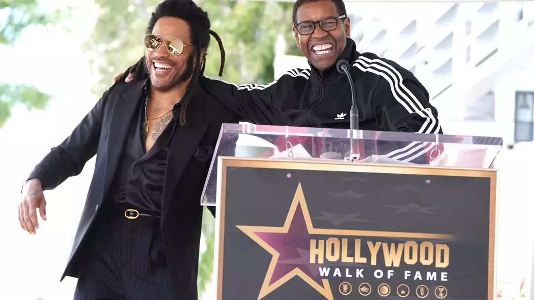 Hollywood-Star Denzel Washington (r) schwärmte von seiner langen, engen Freundschaft zu Lenny Kravitz. - Bild: Jordan Strauss/Invision/AP/dpa