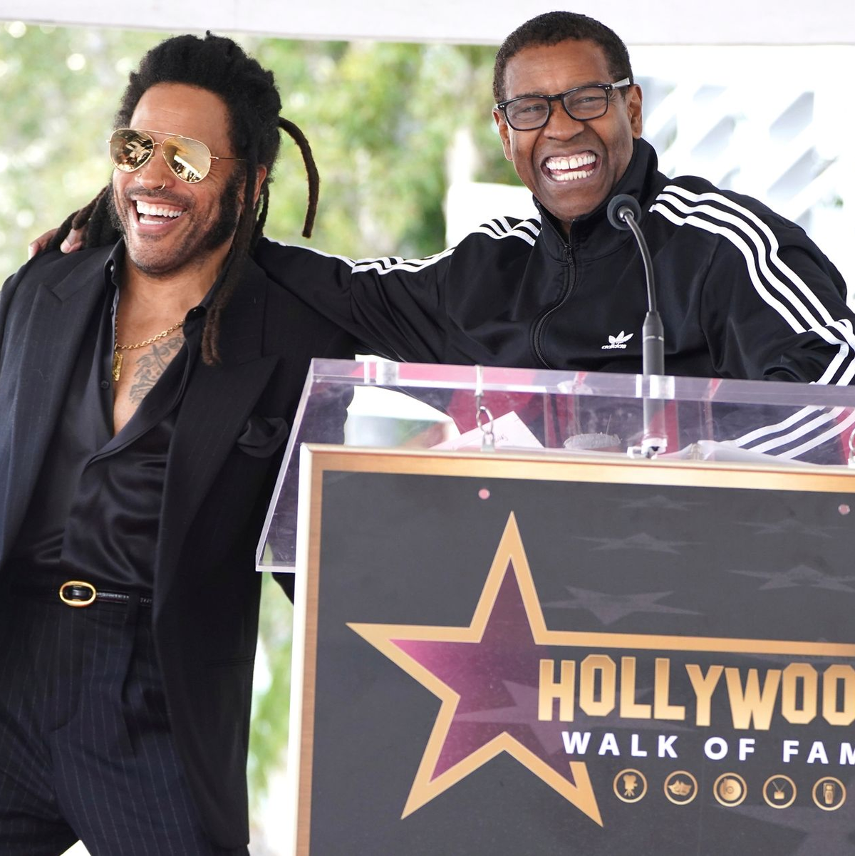 Hollywood-Star Denzel Washington (r) schwärmte von seiner langen, engen Freundschaft zu Lenny Kravitz. - Foto: Jordan Strauss/Invision/AP/dpa