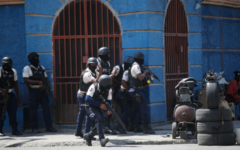 Die Ausnahmesituation soll den Behörden die erforderlichen Mittel geben, um Sicherheit und Frieden wiederherzustellen. (Archivbild) - Foto: Odelyn Joseph/AP/dpa Die Ausnahmesituation soll den Behörden die erforderlichen Mittel geben, um Sicherheit und Frieden wiederherzustellen. (Archivbild) - Foto: Odelyn Joseph/AP/dpa
