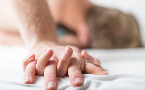 «Gender Orgasm Gap»: In heterosexuellen Beziehungen kommt der Mann häufiger als die Frau. - Foto: Christophe Gateau/dpa