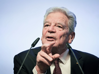 «Denn wir, die Bürger, sind es doch, die die Freiheit entweder verspielen oder verteidigen und bewahren», sagt Joachim Gauck. - Foto: Christian Charisius/dpa