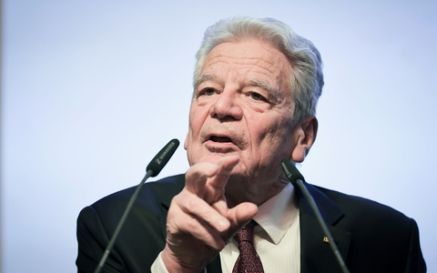 «Denn wir, die Bürger, sind es doch, die die Freiheit entweder verspielen oder verteidigen und bewahren», sagt Joachim Gauck. - Foto: Christian Charisius/dpa