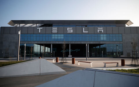 Das Tesla-Werk in Grünheide ist nach dem tagelangen Stromausfall wieder am Netz. - Foto: Carsten Koall/dpa Das Tesla-Werk in Grünheide ist nach dem tagelangen Stromausfall wieder am Netz. - Foto: Carsten Koall/dpa