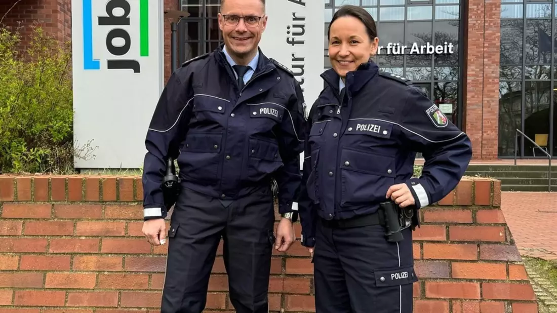 POL-BO: Infos zum Polizeiberuf aus erster Hand bei der Info-Messe der Agentur für Arbeit - Bild: presseportal.de