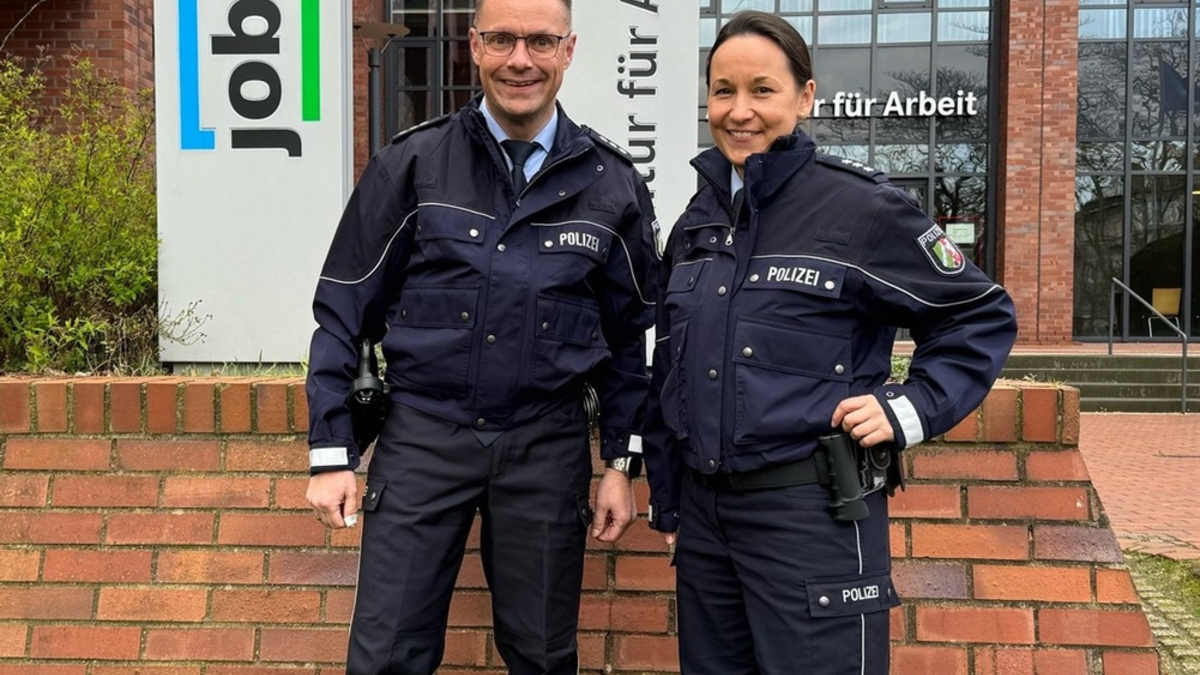 POL-BO: Infos zum Polizeiberuf aus erster Hand bei der Info-Messe der Agentur für Arbeit - Foto: presseportal.de