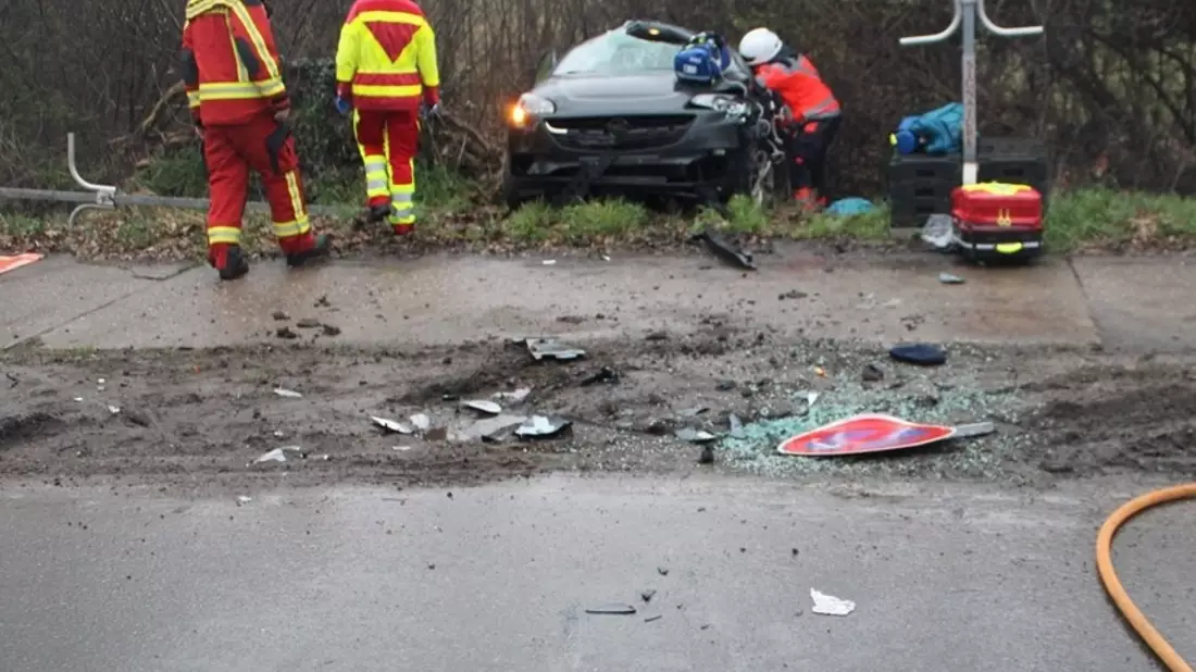 POL-DN: Fahrzeug verliert Bodenhaftung - Bild: presseportal.de