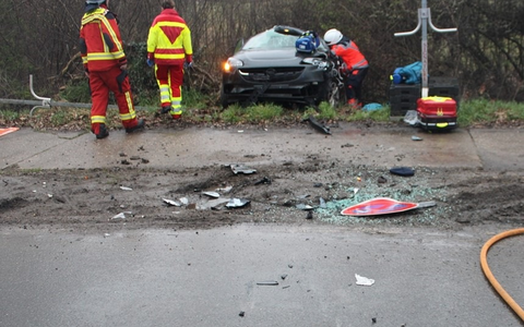 POL-DN: Fahrzeug verliert Bodenhaftung - Foto: presseportal.de