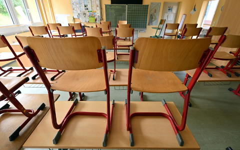 Ein Lehrer soll im vergangenen Herbst an einer Schule in Cottbus Schüler mit Migrationshintergrund verprügelt haben. - Foto: Martin Schutt/dpa