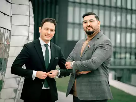 GoldmanTax: GmbH kaufen oder neu gründen? - Soufian El Morabiti und Ali Doygun über betriebswirtschaftliche Möglichkeiten und steuerrechtliche Vorteile - Foto: presseportal.de