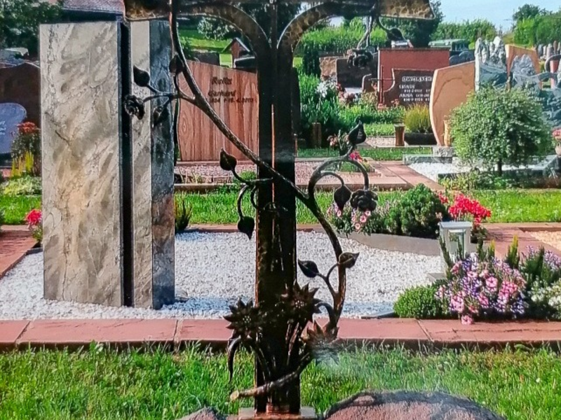 POL-WE: + Grabkreuz in Rockenberg gestohlen + Besitzer von Werkzeugkisten gesucht + Vandalen am Gemeindehaus + Wohnungseinbruch in Bad Vilbel + - Foto: presseportal.de