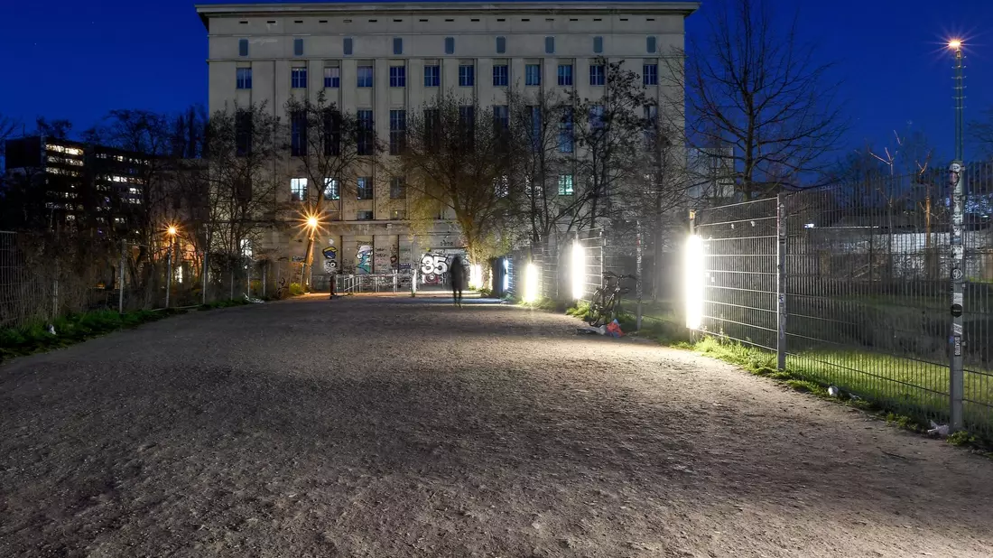 Der Eingangsbereich zum Club Berghain: Hier wird Kultur gelebt. - Bild: Britta Pedersen/dpa-Zentralbild/dpa