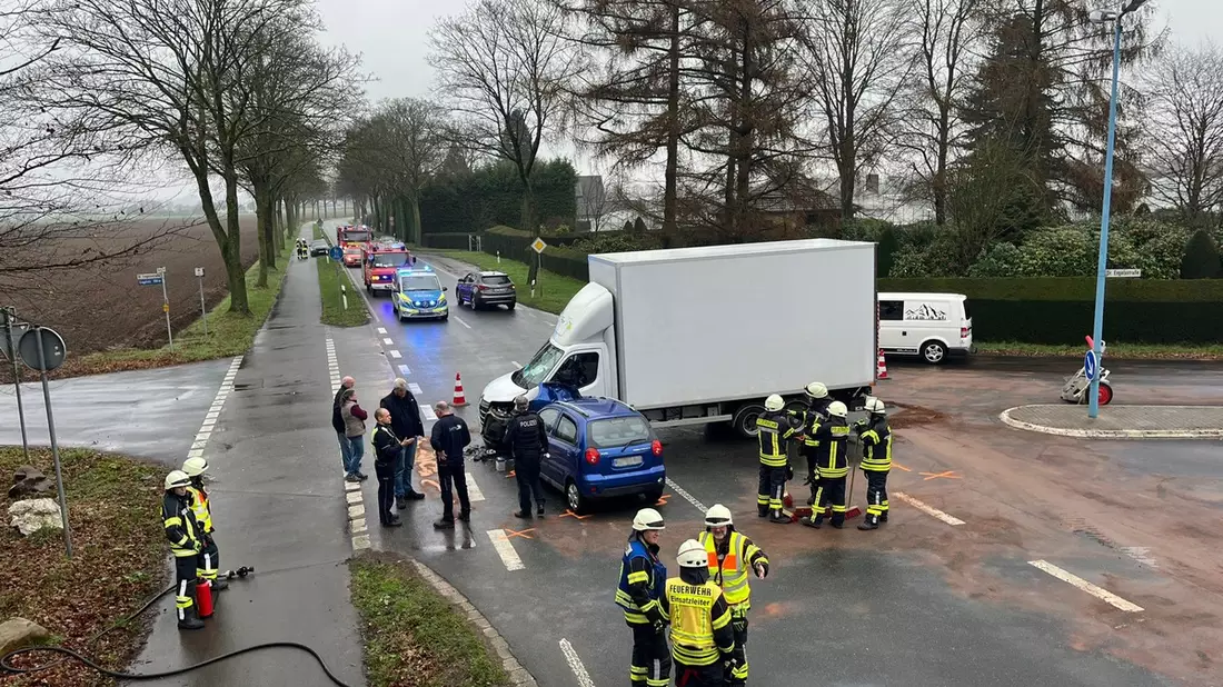 FW-KLE: Verkehrsunfall mit Transporter - Bild: presseportal.de