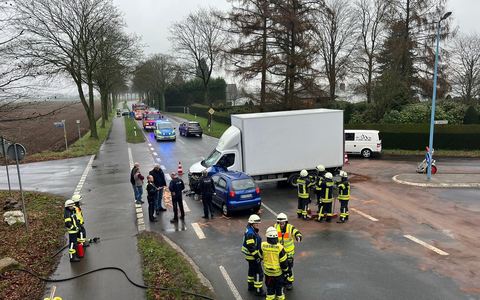 FW-KLE: Verkehrsunfall mit Transporter - Foto: presseportal.de