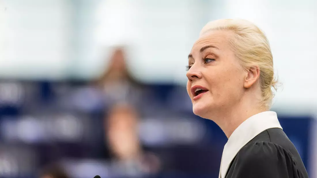 Julia Nawalnaja im Plenarsaal des Europäischen Parlaments in Staßburg. - Bild: Philipp von Ditfurth/dpa