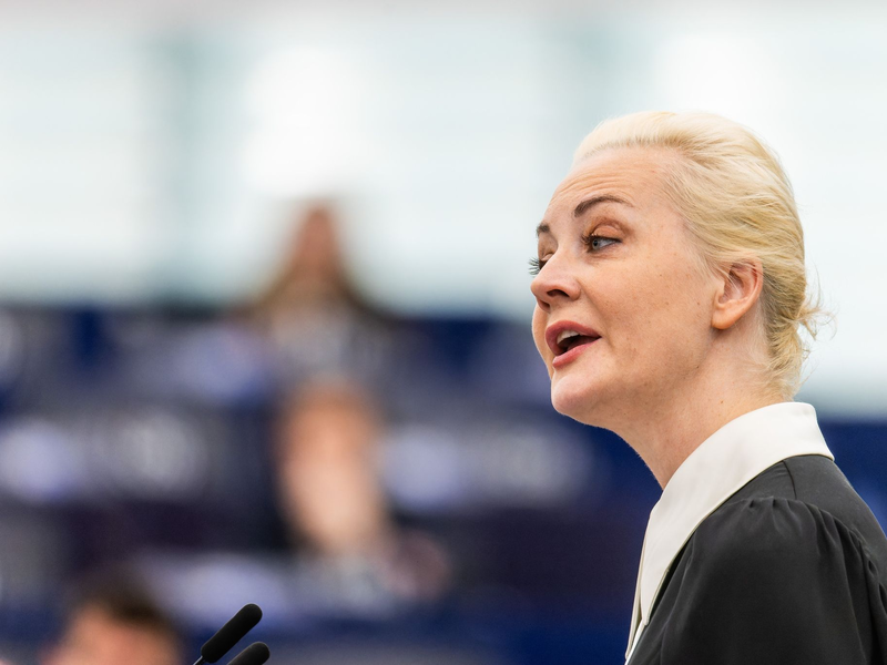 Julia Nawalnaja im Plenarsaal des Europäischen Parlaments in Staßburg. - Foto: Philipp von Ditfurth/dpa
