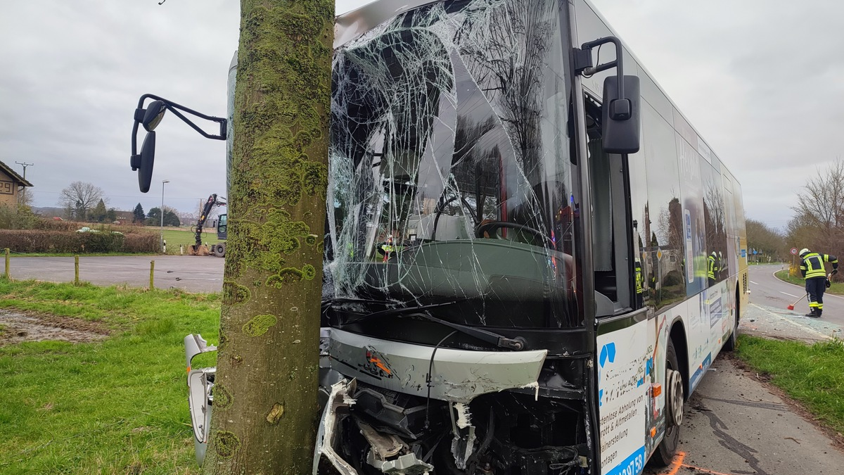 FW-KLE: Verkehrsunfall mit Linienbus - Foto: presseportal.de