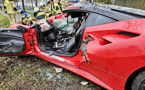 FW Olfen: Schwerer Verkehrsunfall auf Vinnumer Landweg fordert zwei Verletzte - Rettungshubschrauber im Einsatz - Foto: presseportal.de