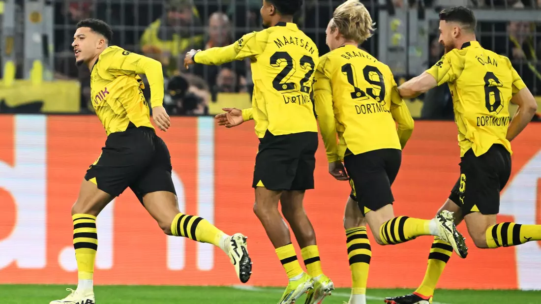 Jadon Sancho (l) erzielte früh das 1:0 für Borussia Dortmund. - Bild: Federico Gambarini/dpa