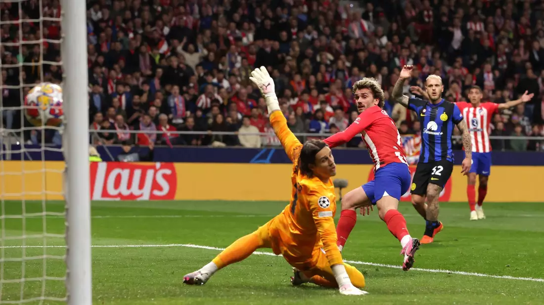Antoine Griezmann (M) von Atletico Madrid erzielte den zwischenzeitlichen Ausgleich zum 1:1. - Bild: Jonathan Moscrop/CSM via ZUMA Press Wire/dpa