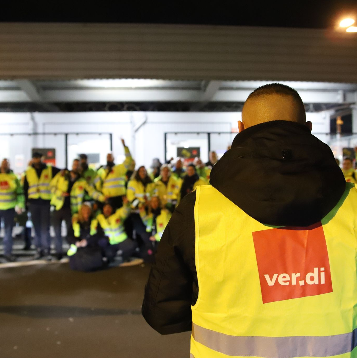 Bei den Tarifverhandlungen der Luftsicherheit geht es um die Arbeitsbedingungen von etwa 25.000 Beschäftigten privater Sicherheitsdienstleister. - Foto: Sascha Thelen/dpa