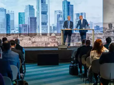 Der Wirtschaftsstandort Deutschland wird immer unattraktiver - Warnende Stimmen beim LBBW Fixed Income Forum in Frankfurt - Foto: presseportal.de