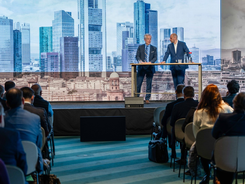 Der Wirtschaftsstandort Deutschland wird immer unattraktiver - Warnende Stimmen beim LBBW Fixed Income Forum in Frankfurt - Foto: presseportal.de