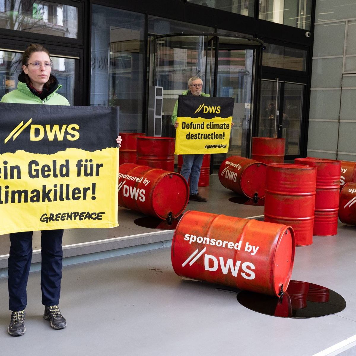 DWS in der Kritik: Die Umweltschützer von Greenpeace werfen der Deutsche-Bank-Tochter schon länger Greenwashing vor. (Archivbild) - Foto: Boris Roessler/dpa
