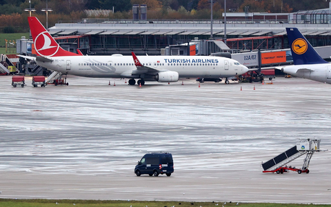Gut vier Monate sind seit der Geiselnahme auf dem Hamburger Flughafen vergangen. Jetzt wurde Anklage erhoben. - Foto: Bodo Marks/dpa