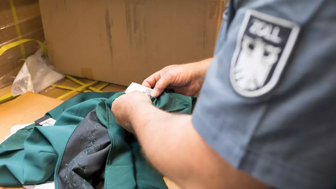 HZA-LA: Weltverbrauchertag am 15. März 2024 - Hauptzollamt Landshut leistet einen wichtigen Beitrag zum Schutz der Bürgerinnen und Bürger - Bild: presseportal.de