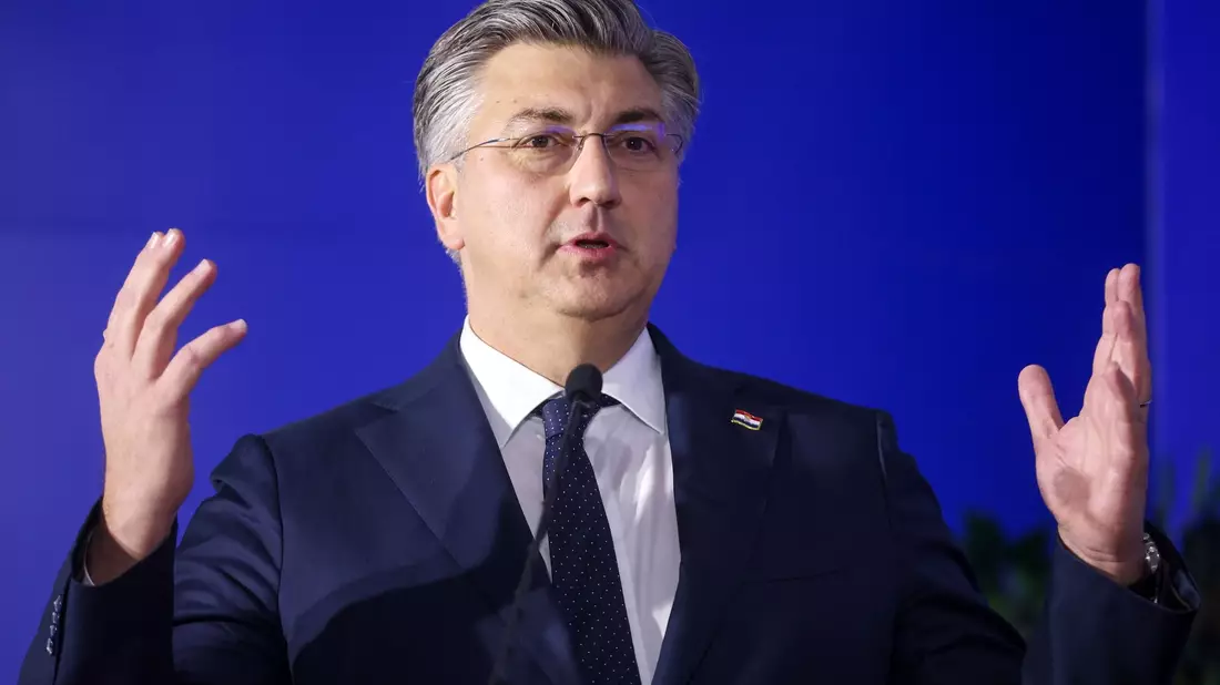 Nach Ansicht von Kritikern will Premierminister Andrej Plenkovic die Parlamentswahl vorziehen, weil er befürchtet, dass die Beliebtheit seiner Mitte-Rechts-Partei HDZ bis zum Herbst weiter sinkt. - Bild: Armin Durgut/AP/dpa