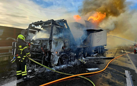 FW Sankt Augustin: LKW auf der A3 brennt aus - Foto: presseportal.de