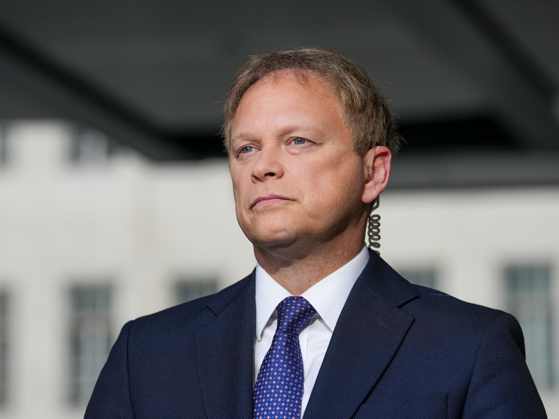 Grant Shapps, Verteidigungsminister von Großbritannien, war an Bord der Maschine. - Foto: Maja Smiejkowska/Press Association/dpa