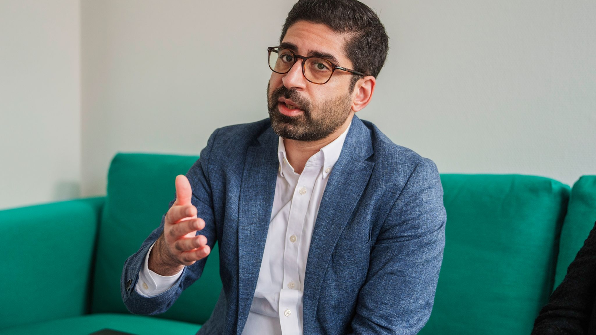 Kaweh Mansoori plädiert dafür, mehr für die gesellschaftliche Akzeptanz von erneuerbaren Energien zu tun. - Foto: Andreas Arnold/dpa