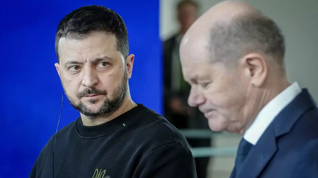 Dank an Deutschland: Dessen Unterstützung sei vielfältig, sagt Wolodymyr Selenskyj, hier bei einem Treffen mit Olaf Scholz im Februar. - Bild: Kay Nietfeld/dpa