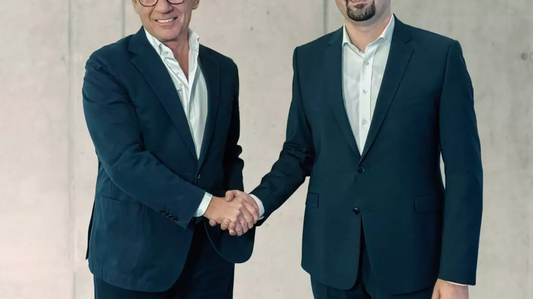 Führungswechsel bei SAKRET Trockenbaustoffe Europa GmbH & Co. KG: Sedat Çöl übernimmt die Geschäftsleitung von Peter Aping - Bild: presseportal.de