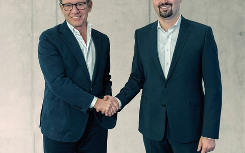 Führungswechsel bei SAKRET Trockenbaustoffe Europa GmbH & Co. KG: Sedat Çöl übernimmt die Geschäftsleitung von Peter Aping - Foto: presseportal.de