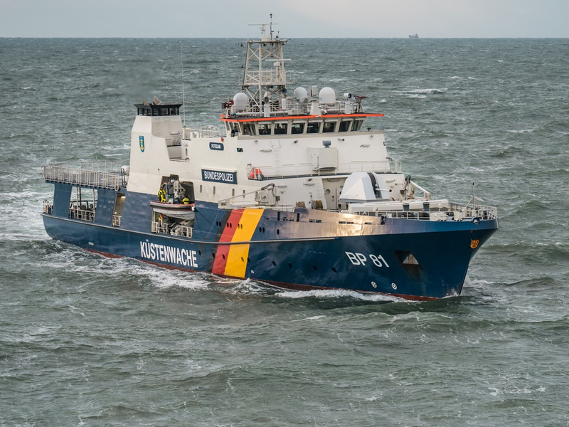 BPOL-CUX: Bundespolizei See eskortiert FSRU-Terminal Energos Force durch die Nordsee +++ Vorgang verläuft ohne Zwischenfälle +++ - Foto: presseportal.de