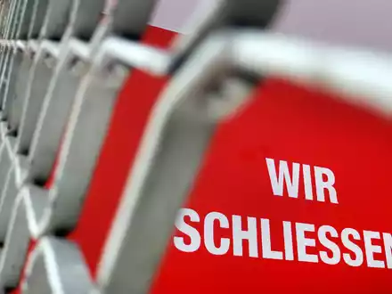 17.814 Unternehmen meldeten im Jahr 2023 Insolvenz an. - Foto: Martin Gerten/dpa