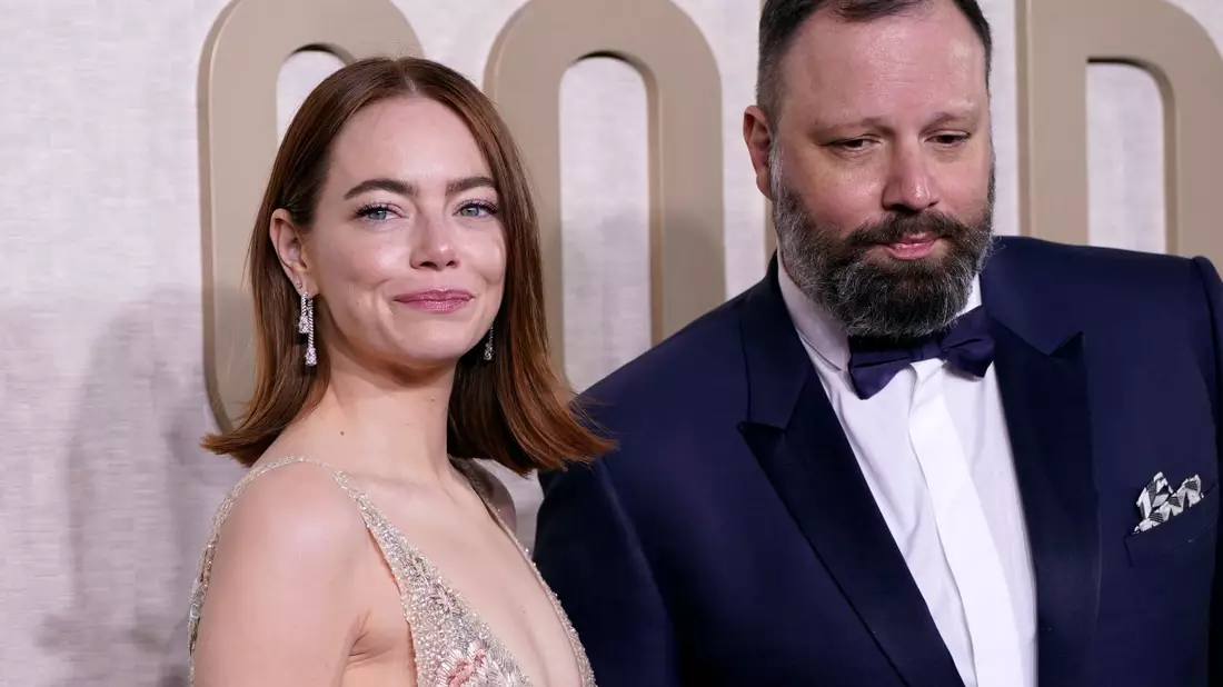 Emma Stone und Giorgos Lanthimos arbeiten weiter zusammen. - Bild: Jordan Strauss/Invision/AP/dpa
