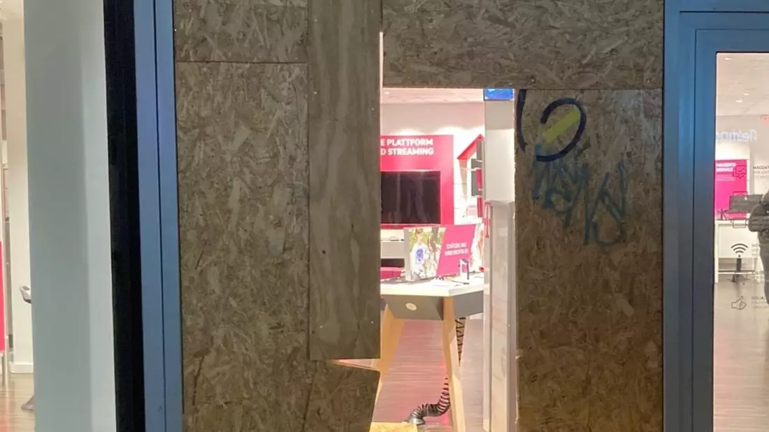 POL-HA: Blitzeinbruch in Elektronikgeschäft in der Innenstadt - Drei Tatverdächtige auf der Flucht gestellt und vorläufig festgenommen - Bild: presseportal.de