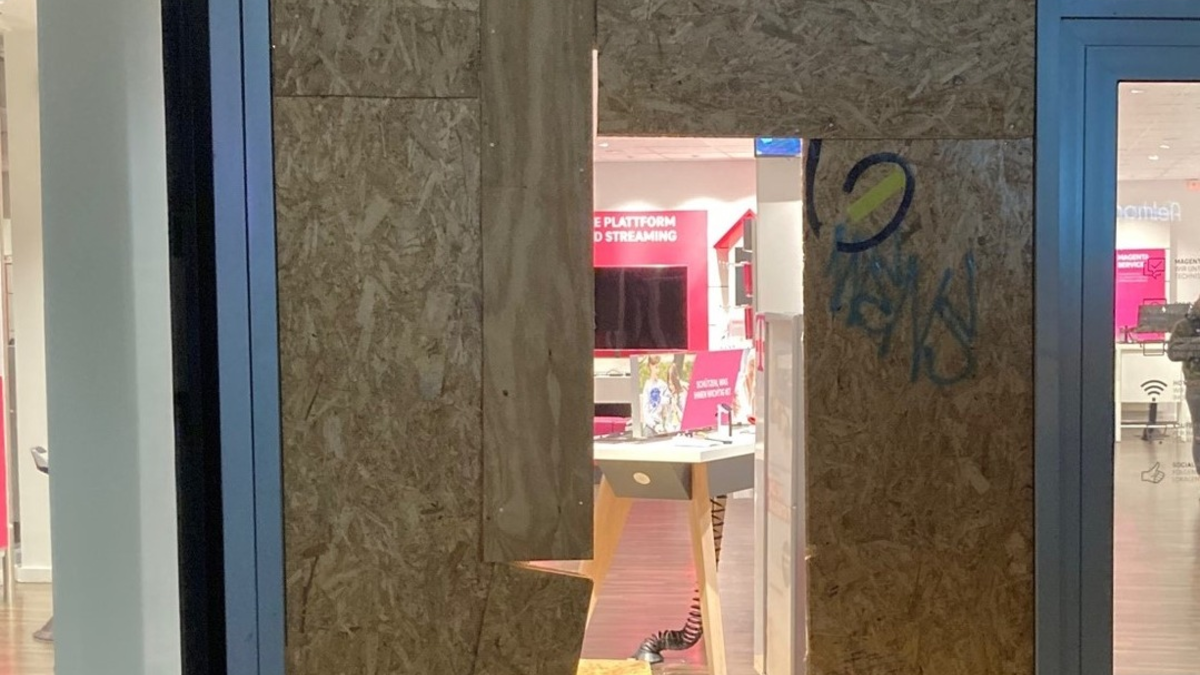 POL-HA: Blitzeinbruch in Elektronikgeschäft in der Innenstadt - Drei Tatverdächtige auf der Flucht gestellt und vorläufig festgenommen - Foto: presseportal.de