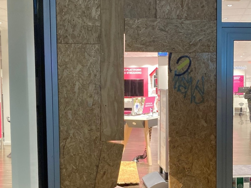 POL-HA: Blitzeinbruch in Elektronikgeschäft in der Innenstadt - Drei Tatverdächtige auf der Flucht gestellt und vorläufig festgenommen - Foto: presseportal.de