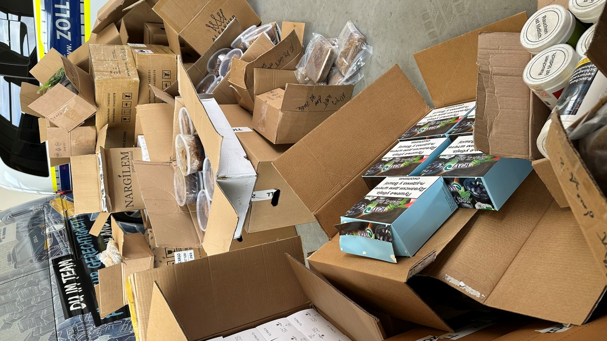HZA-K: Zoll: Rund 530 Kilogramm Wasserpfeifentabak und fast 70 Liter unversteuerte E-Liquids in Köln sichergestellt / knapp 50.000 Euro Steuerschaden, noch vor Ort Strafverfahren eingeleitet - Foto: presseportal.de