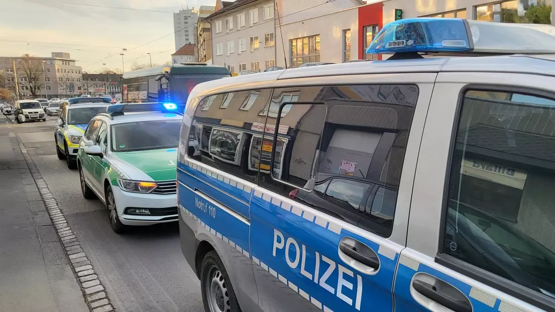 POL-KS: Innenstadtoffensive gegen Kriminalität: Behördenübergreifende Kontrollen von Spielhallen, Gaststätten und Shisha-Bars - Bild: presseportal.de