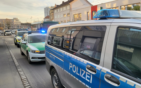 POL-KS: Innenstadtoffensive gegen Kriminalität: Behördenübergreifende Kontrollen von Spielhallen, Gaststätten und Shisha-Bars - Foto: presseportal.de