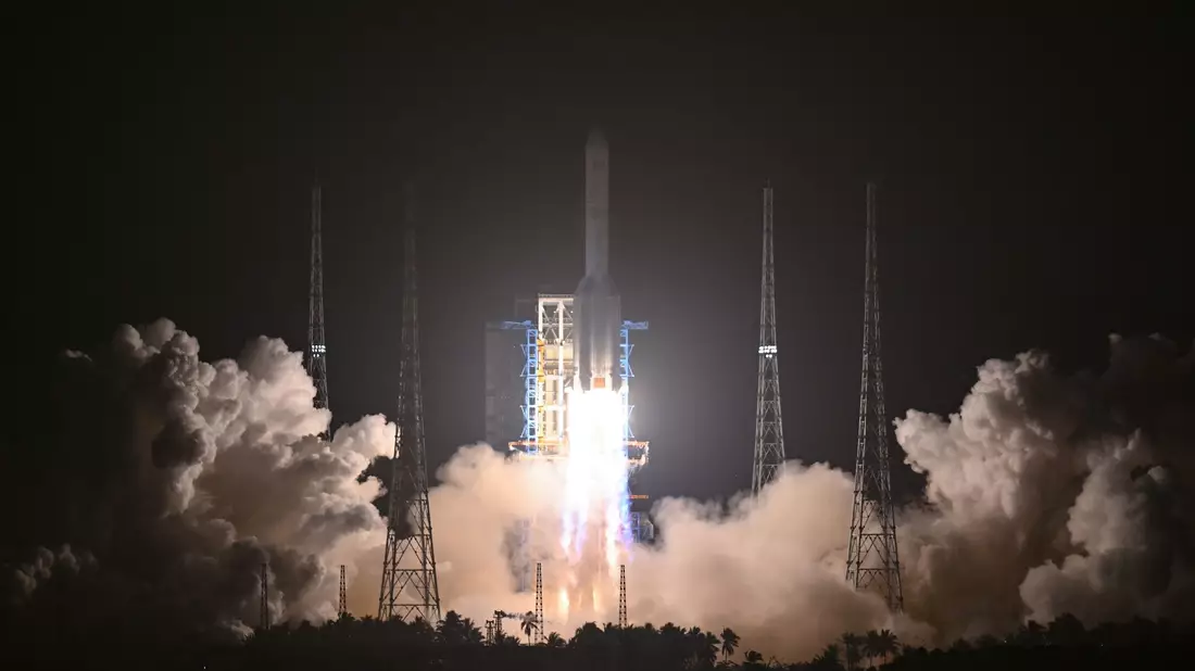 Eine Trägerrakete von Typ Langer-Marsch-5-Y7 startet vom Weltraumbahnhof Wenchang Spacecraft Launch Site in der südchinesischen Provinz Hainan. - Bild: Guo Cheng/XinHua/dpa