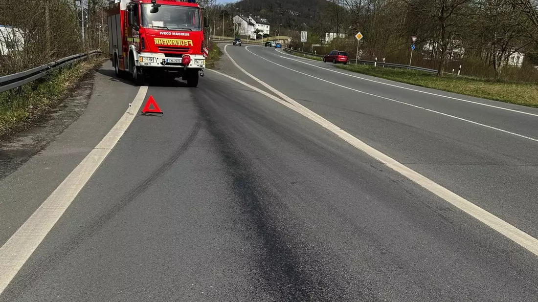 FW-EN: Feuerwehr am Donnerstag oft gefordert - Patientenrettung in der Ahornstraße und massive Straßenverunreinigung auf der Hagener Straße - Bild: presseportal.de