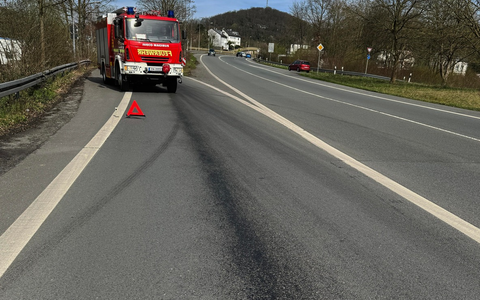 FW-EN: Feuerwehr am Donnerstag oft gefordert - Patientenrettung in der Ahornstraße und massive Straßenverunreinigung auf der Hagener Straße - Foto: presseportal.de