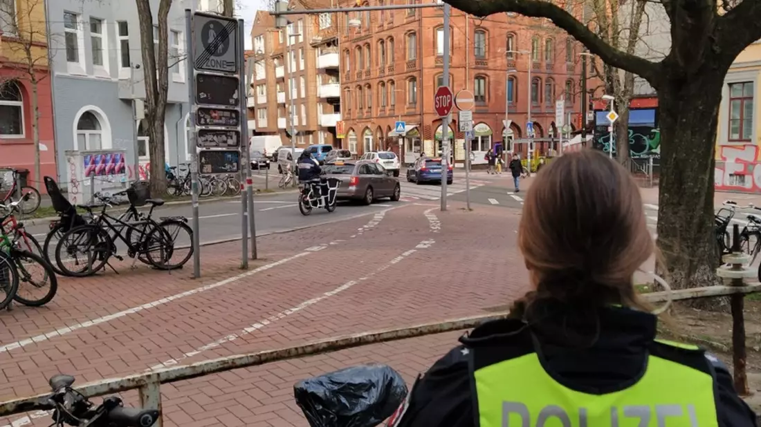 POL-H: Zwischenbilanz der Aktionswoche Sicherheit im Straßenverkehr - zahlreiche Verstöße zu Lasten von Fahrradfahrerinnen und -fahrern festgestellt - Bild: presseportal.de