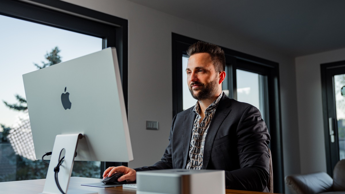 Martin Holoubek von der PIXIT Design GmbH: Durch digitales Branding zu mehr Kunden und qualifizierten Mitarbeitern - Foto: presseportal.de